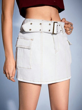 Forever 21 تنورة جينز بيضاء نحيلة عصرية بخصر منخفض من تصميم Y2k