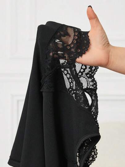 SHEIN طقم بيجاما من القماش الأطلسي مع لوحة الدانتيل