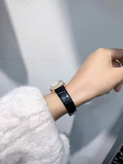 ساعة نسائية مزينة بالكامل بأحجام رومانية في شكل بيضاوي، أنيقة وعالية الجودة، بحركة الكوارتز