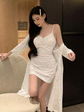 DAZY طقم بيجامة نسائية مكون من فستان نوم وردة مزخرفة بالدانتيل باللون الأبيض، ملابس خريف وشتاء رمضان