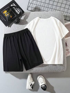 SHEIN مجموعة كاجوال لفتى المراهقين، تيشيرت قصير الأكمام وسروال قصير بيضي اللون بطباعة حرف بسيط، الصيف