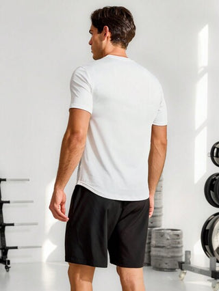 Manfinity Sport Corelite تي شيرت رياضي كم قصير للرجال بنمط صديق ذو بقع منقطة واطبعات حرفية ، جرافيكس ، للجري ، للملابس النشيطة ، سادة