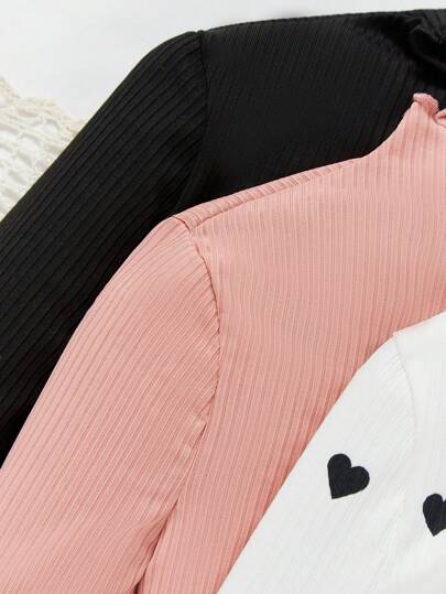 SHEIN فتاة صغيرة تتراوح أعمارها بين 3 قطع مجموعة ثياب محبوكة بياقة قائمة بأزرار تصميم على شكل قلب تي شيرت عارضة