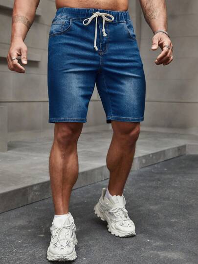 Manfinity Homme شورت جينز للرجال بخصر مطاطي وجيوب بلون أزرق داكن عادي للعطلات الصيفية القديمة مع الأصدقاء