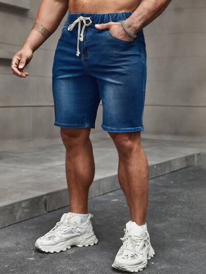 Manfinity Homme شورت جينز للرجال بخصر مطاطي وجيوب بلون أزرق داكن عادي للعطلات الصيفية القديمة مع الأصدقاء
