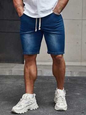 Manfinity Homme شورت جينز للرجال بخصر مطاطي وجيوب بلون أزرق داكن عادي للعطلات الصيفية القديمة مع الأصدقاء