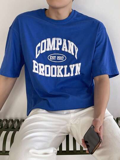 DAZY تي شيرت منخفض الاكتاف بطباعة أحرف للرجال