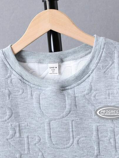 SHEIN مجموعة قميص تي شيرت بأكمام قصيرة و شورت لولدين عمرهما بين 8 و 14 عامًا