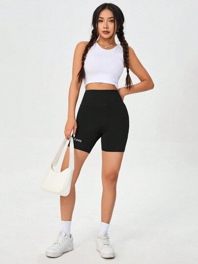SHEIN EZwear شورت سباحة حريري مطبوع عليه حرف إنجليزي بطريقة بسيطة، سروال ضيق مناسب للنساء للارتداء في الصيف