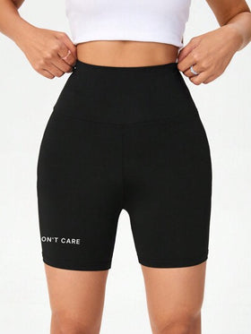 SHEIN EZwear شورت سباحة حريري مطبوع عليه حرف إنجليزي بطريقة بسيطة، سروال ضيق مناسب للنساء للارتداء في الصيف