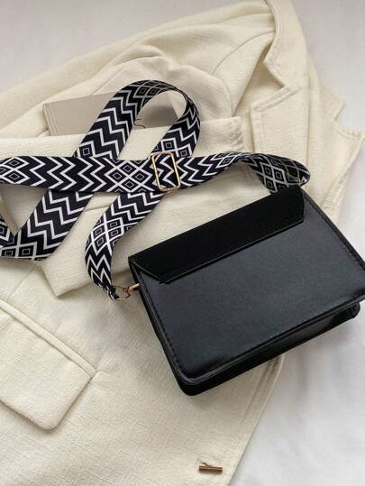 1 قطعة حقيبة يد صغيرة بتصميم بسيط وكلاسيكي مربعة الشكل مع حزام قابل للتعديل ومفتوحة من الوبر للنساء لاستخدامها اليومي البسيط