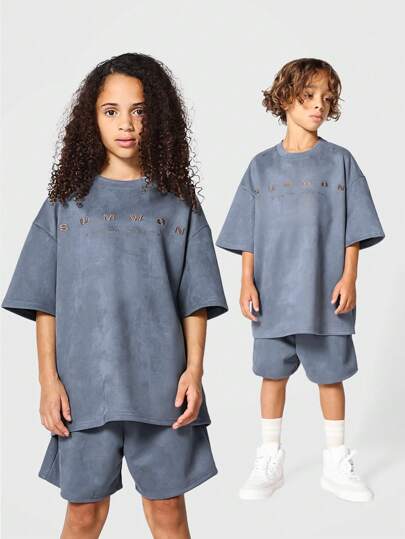 girls-sets SUMWON مجموعة قطعتين تتكون من تي شيرت اوفرسايز ومشورت قصير ذو خصر منخفض مطرز للفتيات المراهقات