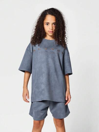 girls-sets SUMWON مجموعة قطعتين تتكون من تي شيرت اوفرسايز ومشورت قصير ذو خصر منخفض مطرز للفتيات المراهقات