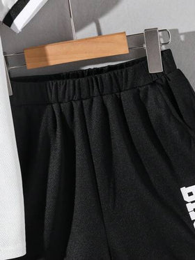 SHEIN مجموعة قميص وشورت رياضي كاجوال بطبعة حرفية للأولاد المراهقين، 2 قطعة