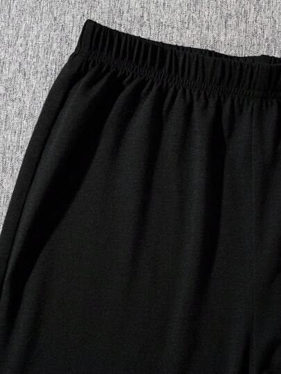 SHEIN مجموعة كاجوال لفتى المراهقين، تيشيرت قصير الأكمام وسروال قصير بيضي اللون بطباعة حرف بسيط، الصيف