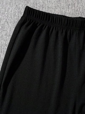 SHEIN مجموعة كاجوال لفتى المراهقين، تيشيرت قصير الأكمام وسروال قصير بيضي اللون بطباعة حرف بسيط، الصيف