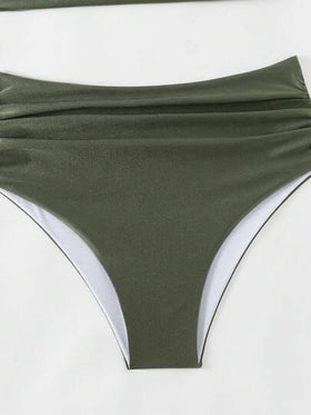 SHEIN Swim مجموعة بكيني مخطط لون موحد للنساء مع ملابس علوية قصيرة غير متناسقة وقعر مجموعة بكيني مجعدة ، للصيف والسفر والعطلات وحمام السباحة