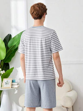 SHEIN مجموعة ملابس منزلية لصبي مراهق بشورت فضفاض وقميص قصير مخطط لفصل الصيف