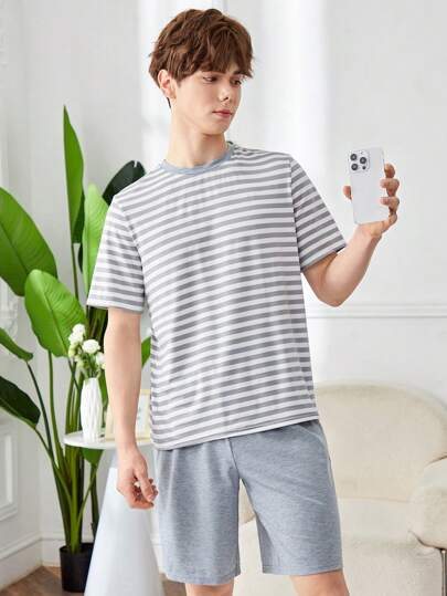 SHEIN مجموعة ملابس منزلية لصبي مراهق بشورت فضفاض وقميص قصير مخطط لفصل الصيف