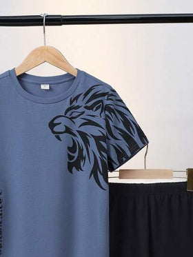 SHEIN مجموعة ملابس داخلية صيفية فضفاضة وكاجوال للأولاد المراهقين، تتكون من تي شيرت بطبعة أسد وشورت مصنوعة من القطن المحبوك، 2 قطعة