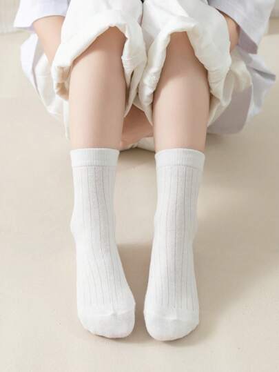 4 أزواج من جوارب البيضاء القصيرة للأطفال، مناسبة للارتداء اليومي المتعدد الاستخدامات