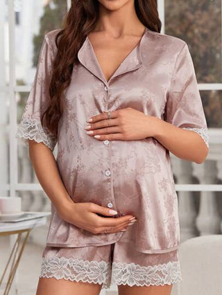 Shein Underwear&Sleepwear Maternity مجموعة بجامات للأم الحامل من قماش الجاكار المزيف الحرير مع حواف من الدانتيل شكل حرف V في الرقبة، بجامات حمل، ملابس نوم للحوامل، مجموعات للحوامل