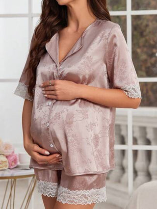 Shein Underwear&Sleepwear Maternity مجموعة بجامات للأم الحامل من قماش الجاكار المزيف الحرير مع حواف من الدانتيل شكل حرف V في الرقبة، بجامات حمل، ملابس نوم للحوامل، مجموعات للحوامل