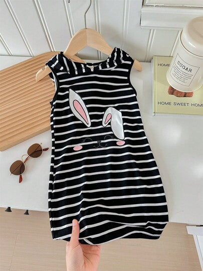 SHEIN LMoss Kids فستان مخطط ذو قلنسوة كروشيه للفتيات الصغيرات، أنماط شوارع رياضية للربيع/الصيف
