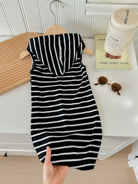 SHEIN LMoss Kids فستان مخطط ذو قلنسوة كروشيه للفتيات الصغيرات، أنماط شوارع رياضية للربيع/الصيف