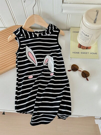 SHEIN LMoss Kids فستان مخطط ذو قلنسوة كروشيه للفتيات الصغيرات، أنماط شوارع رياضية للربيع/الصيف