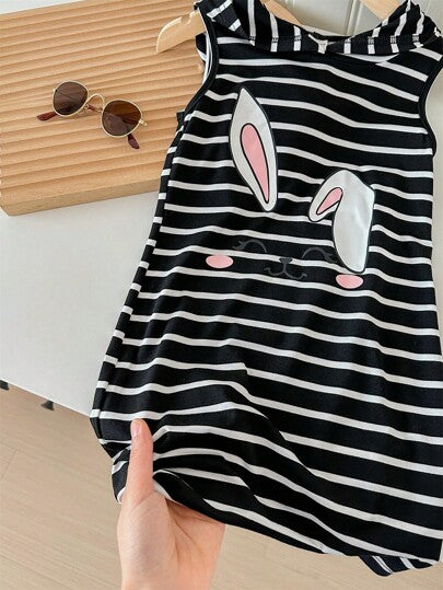 SHEIN LMoss Kids فستان مخطط ذو قلنسوة كروشيه للفتيات الصغيرات، أنماط شوارع رياضية للربيع/الصيف