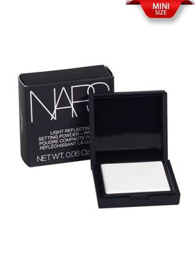 Nars مسحوق تثبيت إضاءة خافت - مضغوط #كريستال 1.8 جرام. هذه الصيغة الأيقونية تثبّت المكياج في مكانه طوال اليوم مع إنهاء ساطع. خفيف الوزن وسهل الامتزاج ، يثبّت الأساس بسهولة دون إضافة لون أو تغطية إضافية.