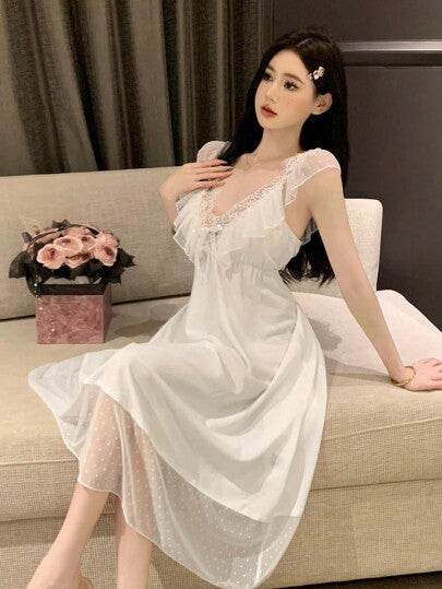 DAZY قميص نوم نسائي رومانسي مع تطريز شبكي وكشكشة وظهر مكشوف