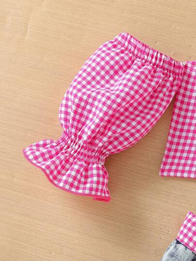 SHEIN مجموعة ملابس علوية بطبعة المربعات للفتيات الصغيرات بأكتاف مفتوحة وشورتات ممزقة