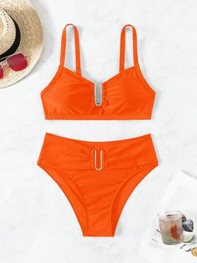SHEIN Swim مجموعة بكيني قطعتين للنساء موديل ربيع/صيف 2026 ذو قاعدة برتقالية سميكة قابلة للتعديل، مزين بشكل حرف U ذهبي اللون، قطعة سفلية عالية القطع