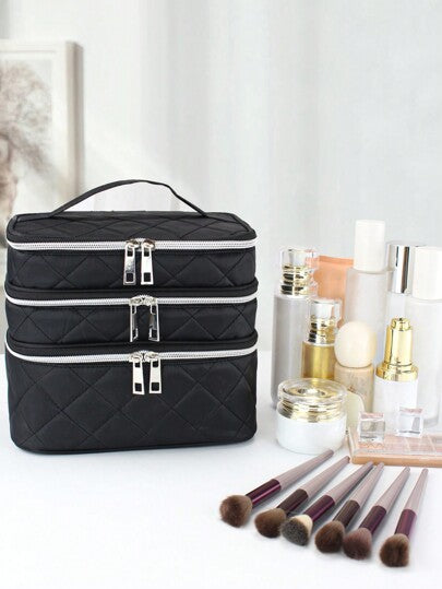 حقيبة تخزين مستحضرات التجميل ذات القسم الثلاثي الكبيرة والسعة الكبيرة للسفر ، مادة القماش الأسود متعددة الاستخدامات و عملية للاستخدام المنزلي و السفر، موضة اللون والأسلوب