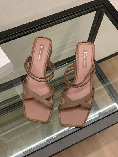 صنادل نسائية ذات كعب عالي بكعب سميك وحزام واسع مضادة للانزلاق وممatch جميع الملابس الداخلية اللينة الأسلوب البسيط الجديد للأنشطة الخارجية مثل الشاطئ والحفلات