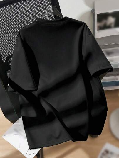 SHEIN تي شيرت تي شيرت كاجوال قصير الأكمام بياقة طاقم للأولاد المراهقين، بنمط نجوم بسيط، مصنوع من القطن، مناسب للصيف