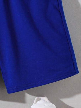 SHEIN Leap Crew زي شبابي مراهق فضفاض عارضة لونية بطباعة حرف أزرق على قميص ذو أكمام قصيرة و شورت وحذاء