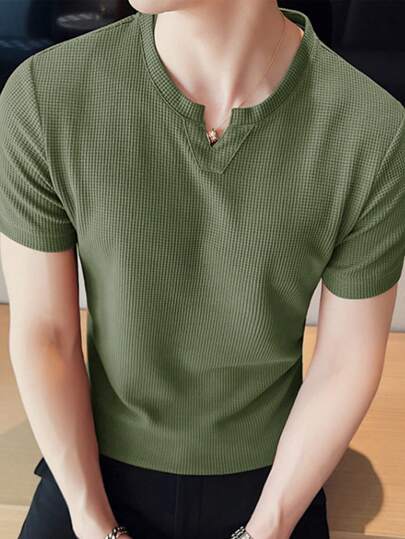 Manfinity Homme قميص رجالي بياقة V ونسيج محبوك، بتصميم مفتوح، مناسب للارتداء العارض في فصل الصيف