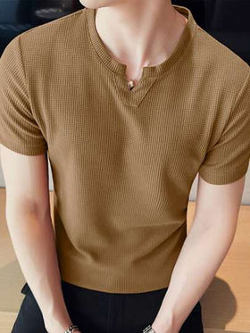Manfinity Homme قميص رجالي بياقة V مصنوع من نسيج محكم ملابس عادية لفصل الصيف