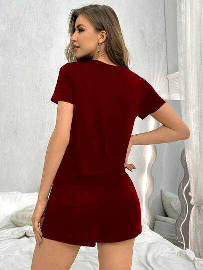 طقم بيجاما نسائية بأكمام قصيرة وشورت مطبوع بحروف