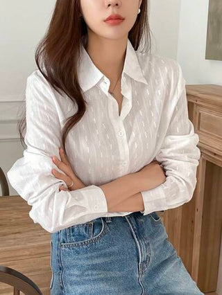 DAZY بلوزة نسائية بأكمام طويلة، طراز عادي وعمل رسمي، نسيج ذو لون ثابت، تصميم أكمام طويلة وياقة منفرجة، قصة فضفاضة، للستات