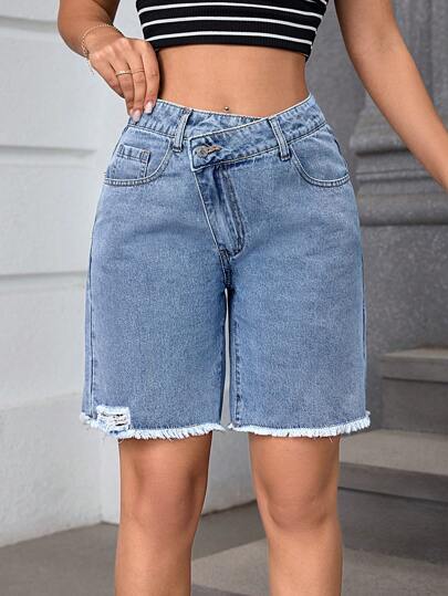 SHEIN Essnce شورت جينز فضفاض بساق مستقيمة، جيوب مائلة وحاشية متقطعة للاستخدام في الشارع