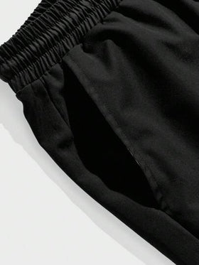 Manfinity BRENVOR شورت كاجوال مطبوع عليه حرف مع خصر قابل للسحب للرجال