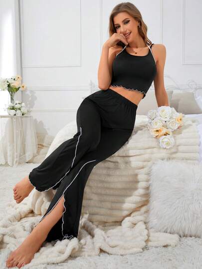 SHEIN طقم بنطلون منزلي وبلوزة للسيدات مكون من قطعتين، ملابس علوية قصيرة بتريم على شكل ورق الخس وبنطلون بتقسيمة جانبية باللون المغاير، ملابس كاجوال منزلية