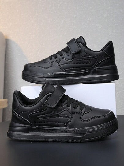 حذاء رياضي متعدد الاستخدامات خفيف الوزن للربيع والخريف للشباب ، مناسب للارتداء اليومي ، أحذية رياضية قصديرية، بلون صلب مناسبة لطلاب الجامعة بتصميم حلقات معدنية قابل للتعديل للتثبيت والخلع بسهولة، مناسب أيضًا للفتيات