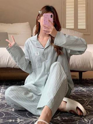 DAZY طقم بيجاما مفتوح من الأمام بأزرار وتزيين شريط محبوك بالخطوط