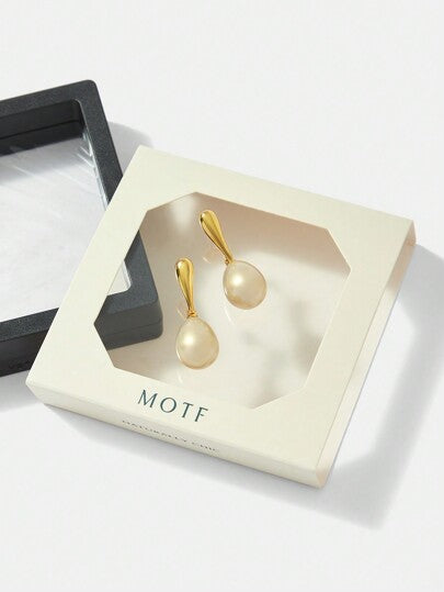 MOTF PREMIUM أقراط صغيرة بشكل دمعة لؤلؤ اصطناعي باللون الشمبانيا وطلاء ذهبي