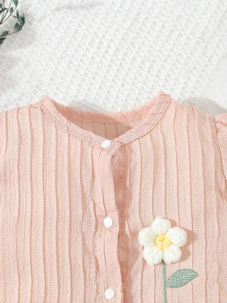 SHEIN بدلة قصيرة أكمام وردية محبوكة للرضع الإناث مكشوفة برسم زهرة صغيرة، ملابس منزلية